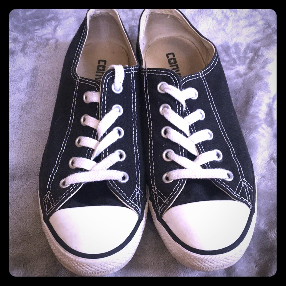 Classic black and white converse women’s size 6